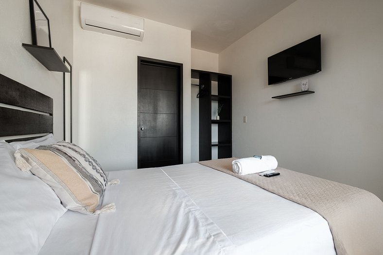 Newly Renovated Room - La Aurora (A/C & Star Link)